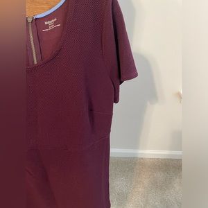 Motherhood Maternity Textured Peplum Short Sleeve Top, XL, Burgundy, Back Zip